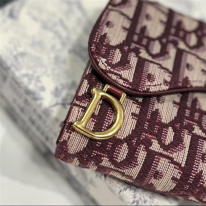 2025228Y 210P182142157